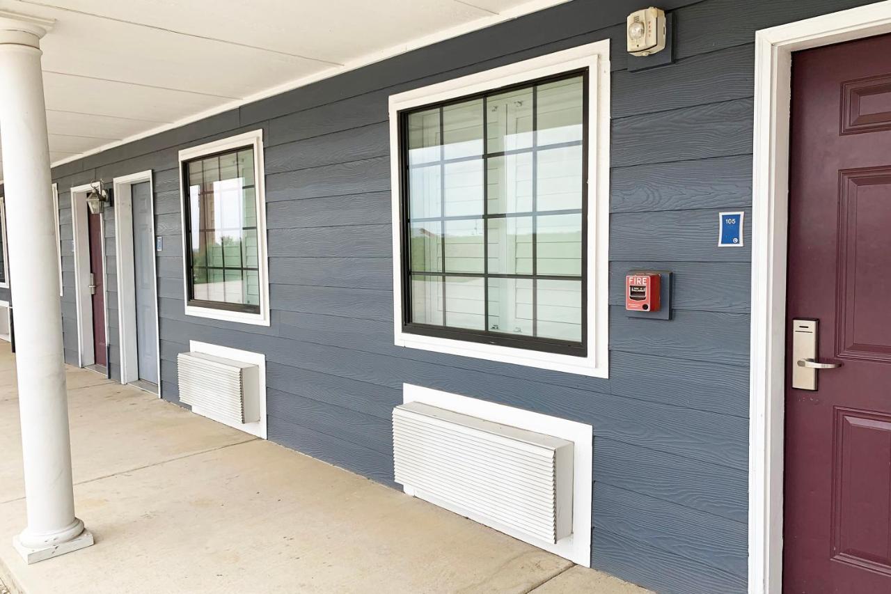 Oyo Hotel Pearsall I-35 West Exterior photo