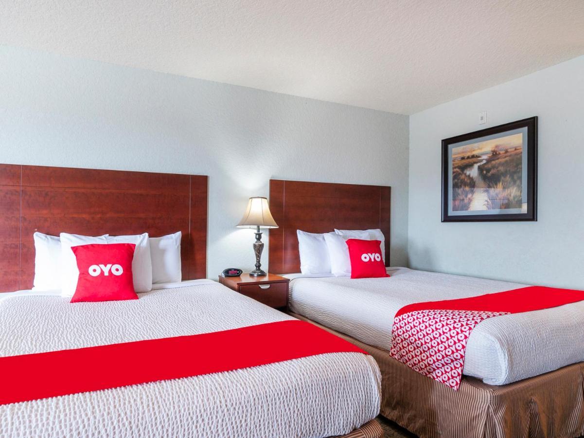 Oyo Hotel Pearsall I-35 West Exterior photo