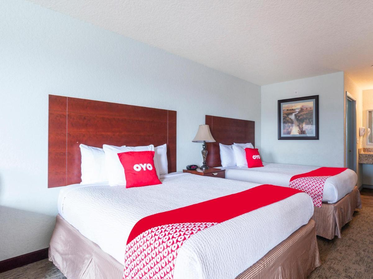 Oyo Hotel Pearsall I-35 West Exterior photo