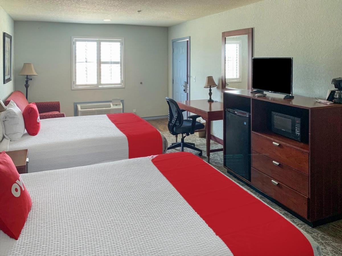 Oyo Hotel Pearsall I-35 West Exterior photo