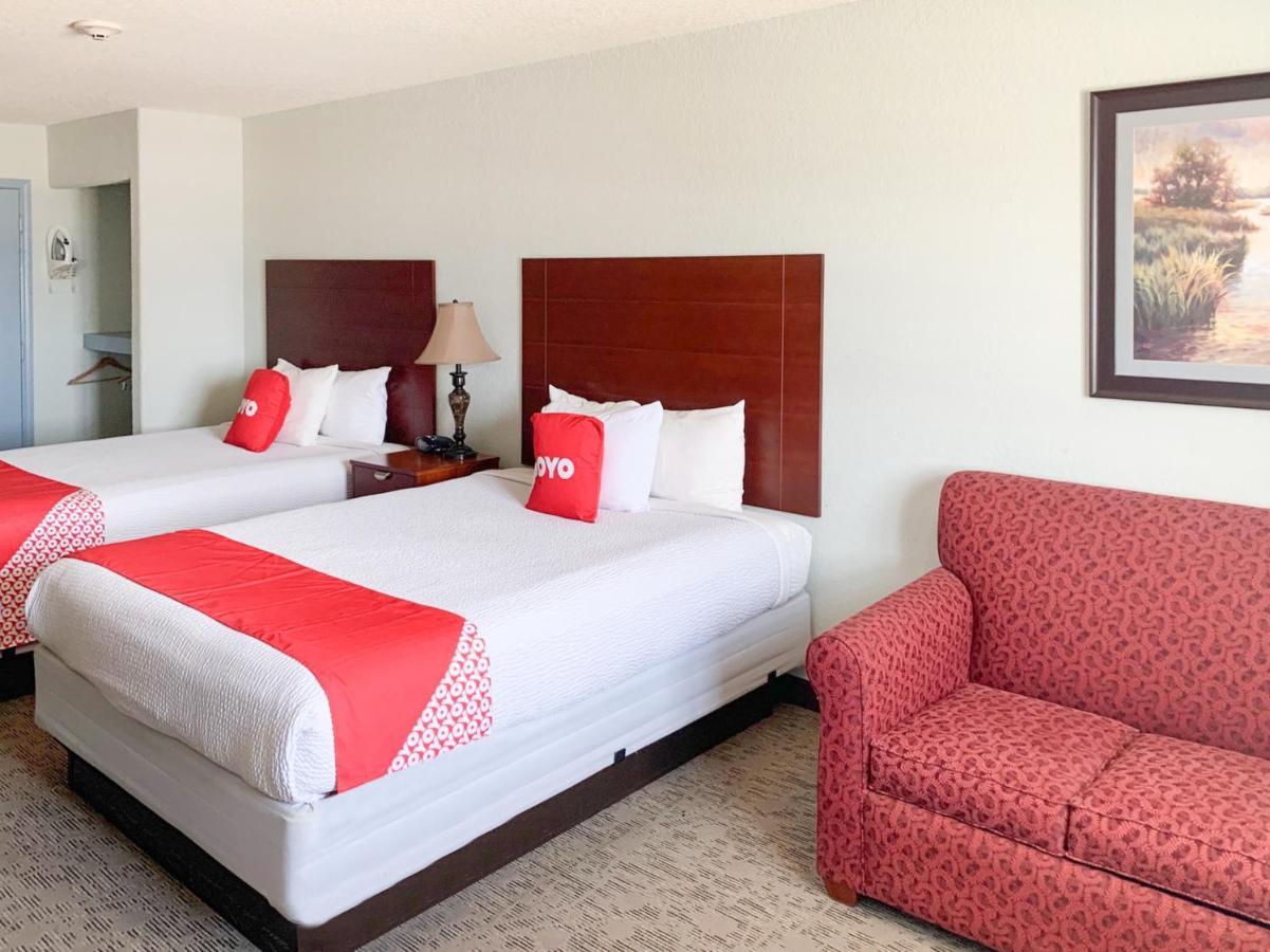 Oyo Hotel Pearsall I-35 West Exterior photo